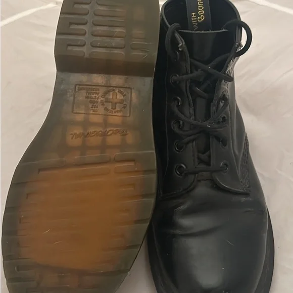 Dr. Marten Black Boots size 9 - Picture 3 of 3
